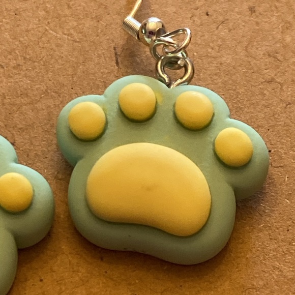 Handmade dog/cat paw earrings. It is green with yellow. - Picture 2 of 5